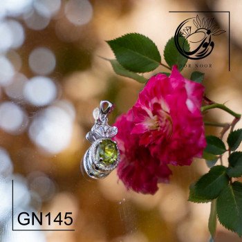 مدال نقره با سنگ زبرجد کد gn145-1