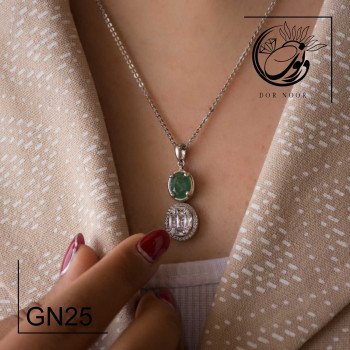 مدال نقره با سنگ زمرد کد Gn25