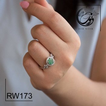انگشتر نقره زنانه با سنگ زمرد کد rw173