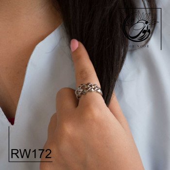 انگشتر زنانه با نگين اتمی rw172