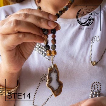 گردن آویز با مدال کریستال و بند ترکیبی عقیق و رودراکشا کد STE14