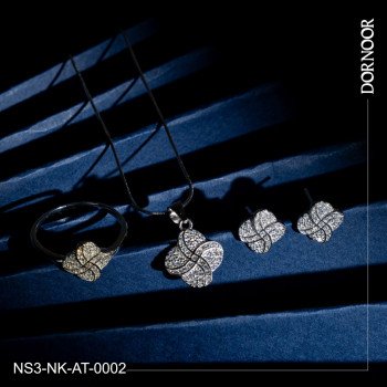 نیم‌ست نقره با نگین اتمی