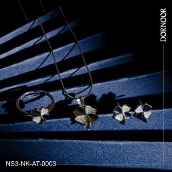 نیم‌ست نقره با نگین اتمی