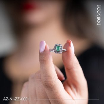 انگشتر نقره زنانه با سنگ زمرد زامبیا کد AZ-NI-ZZ-0001